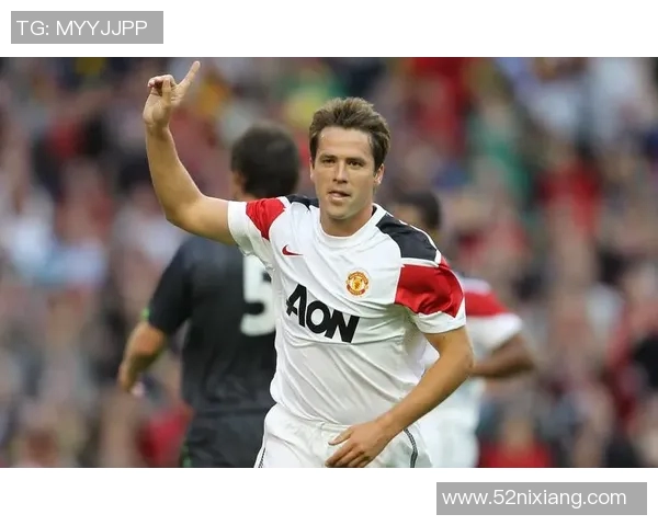 足球明星戴眼镜的独特魅力展现男人风采的时尚瞬间